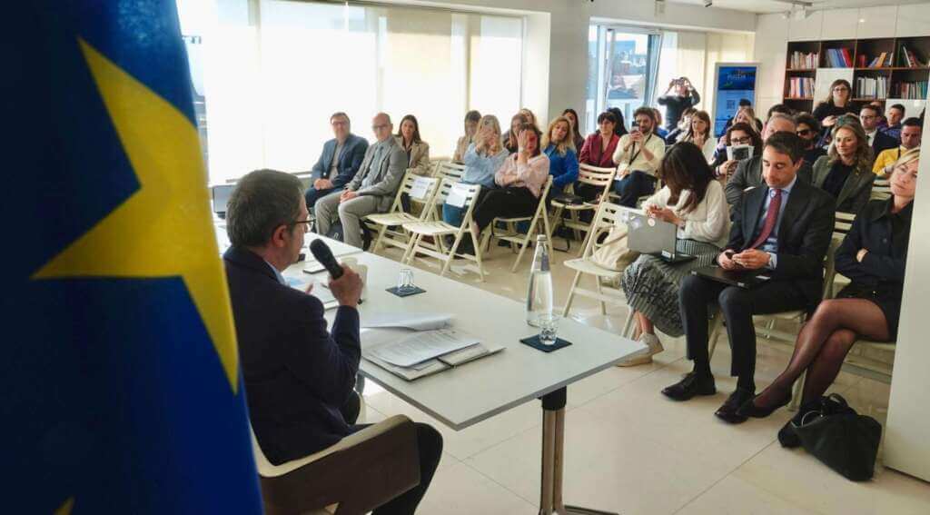 Politiche giovanili, amministratori locali pugliesi “studiano” in Europa: tre giorni di confronto a Bruxelles – VIDEO