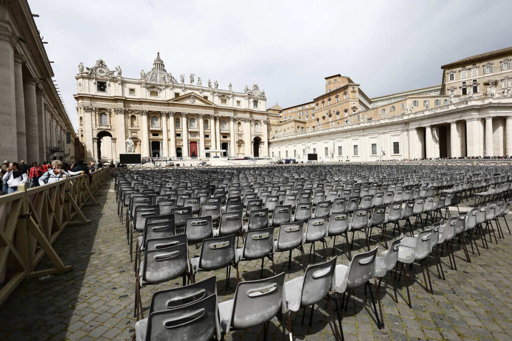 Papa Francesco, Mattarella e Milei seduti in prima fila: ecco il protocollo per i funerali Papa Francesco, Mattarella e Milei seduti in prima fila: ecco il protocollo per i funerali
