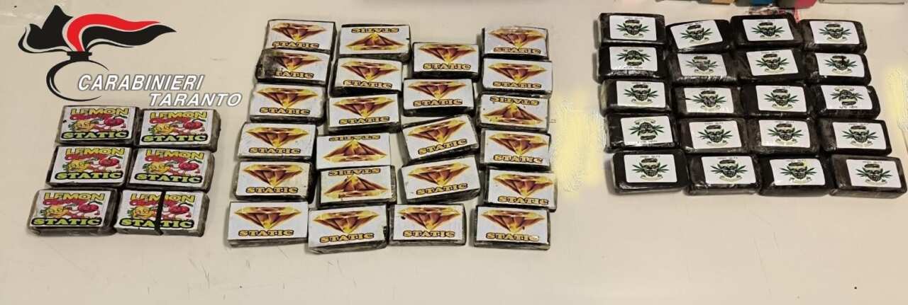 Massafra, nasconde sotto il letto 5 chili di hashish: arrestato un 29enne Massafra, nasconde sotto il letto 5 chili di hashish: arrestato un 29enne