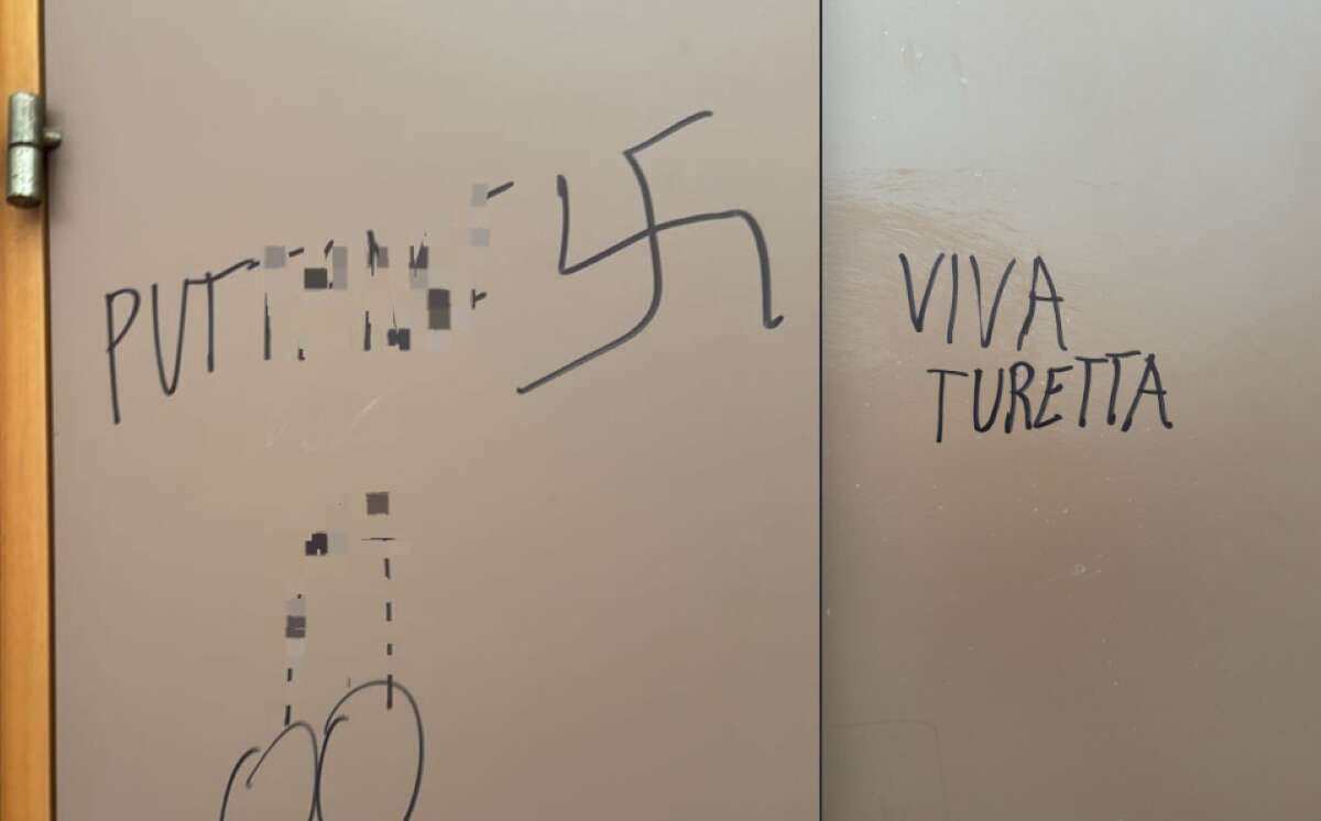 «Viva Turetta», scritte inquietanti e simboli nazisti in un liceo a Barletta: scatta la protesta