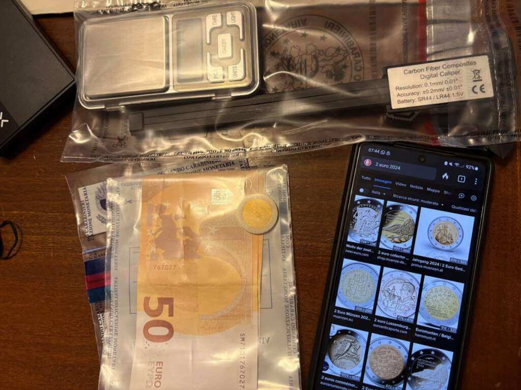 Scoperta una stamperia clandestina di banconote false in casa di un 25enne salentino: tre arresti – FOTO e VIDEO Scoperta una stamperia clandestina di banconote false in casa di un 25enne salentino: tre arresti – FOTO e VIDEO