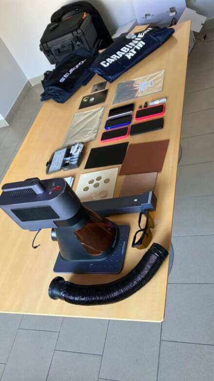 Scoperta una stamperia clandestina di banconote false in casa di un 25enne salentino: tre arresti – FOTO e VIDEO Scoperta una stamperia clandestina di banconote false in casa di un 25enne salentino: tre arresti – FOTO e VIDEO