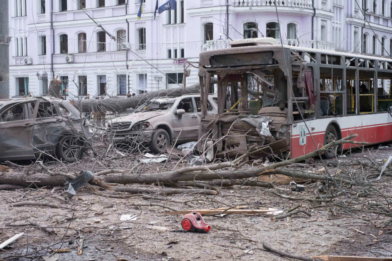 Ucraina, A Sumy la strage delle Palme: i missili russi fanno 35 vittime, tra loro 7 bambini