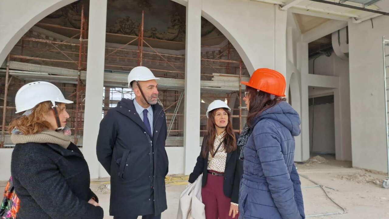 Bari, sopralluogo al Teatro Margherita. Leccese annuncia: «Verrà completato entro fine 2025» – FOTO