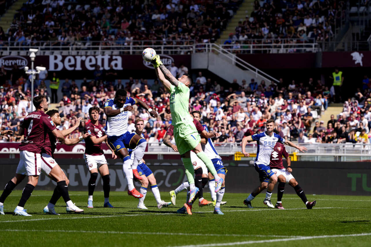 Serie A, è 1-1 tra Torino ed Hellas Verona: al vantaggio di Sarr risponde Elmas Serie A, è 1-1 tra Torino ed Hellas Verona: al vantaggio di Sarr risponde Elmas
