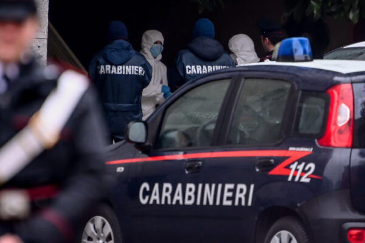 Trentino, 19enne uccide il padre a coltellate per difendere la mamma Trentino, 19enne uccide il padre a coltellate per difendere la mamma