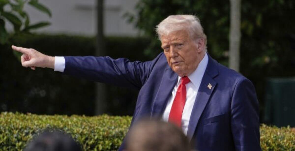 Dazi, Trump pronto a sospendere quelli sulle auto. Per chip e farmaci in arrivo nuove tariffe Dazi, Trump pronto a sospendere quelli sulle auto. Per chip e farmaci in arrivo nuove tariffe