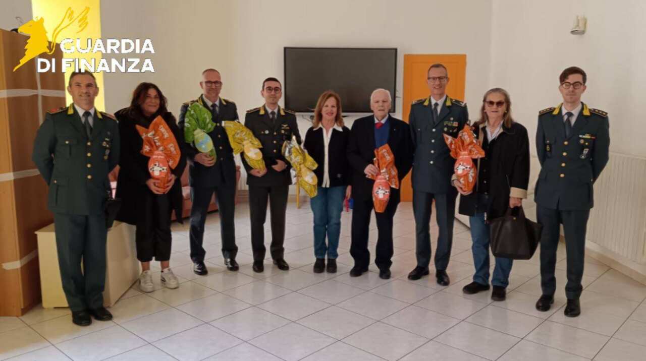 Castellana, la solidarietà della Gdf: uova di Pasqua per i piccoli ospiti della Fondazione “De Bellis”