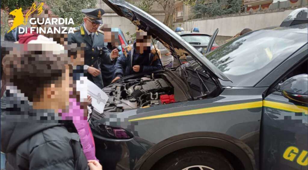 Castellana, la solidarietà della Gdf: uova di Pasqua per i piccoli ospiti della Fondazione “De Bellis”