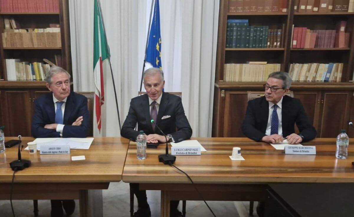 Cerano e Versalis, Urso incontra i sindacati a Brindisi: «In città più turismo senza perdere vocazione industriale»