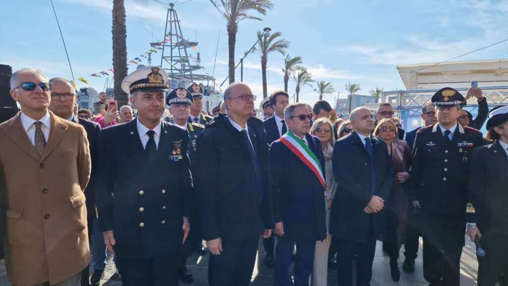 Il ministro Valditara a Brindisi: «La città può essere un hub per l’economia del mare» – FOTO Il ministro Valditara a Brindisi: «La città può essere un hub per l’economia del mare» – FOTO