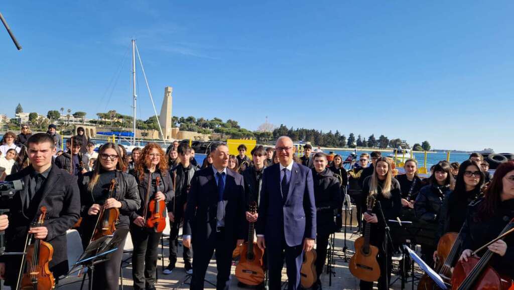 Il ministro Valditara a Brindisi: «La città può essere un hub per l’economia del mare» – FOTO Il ministro Valditara a Brindisi: «La città può essere un hub per l’economia del mare» – FOTO