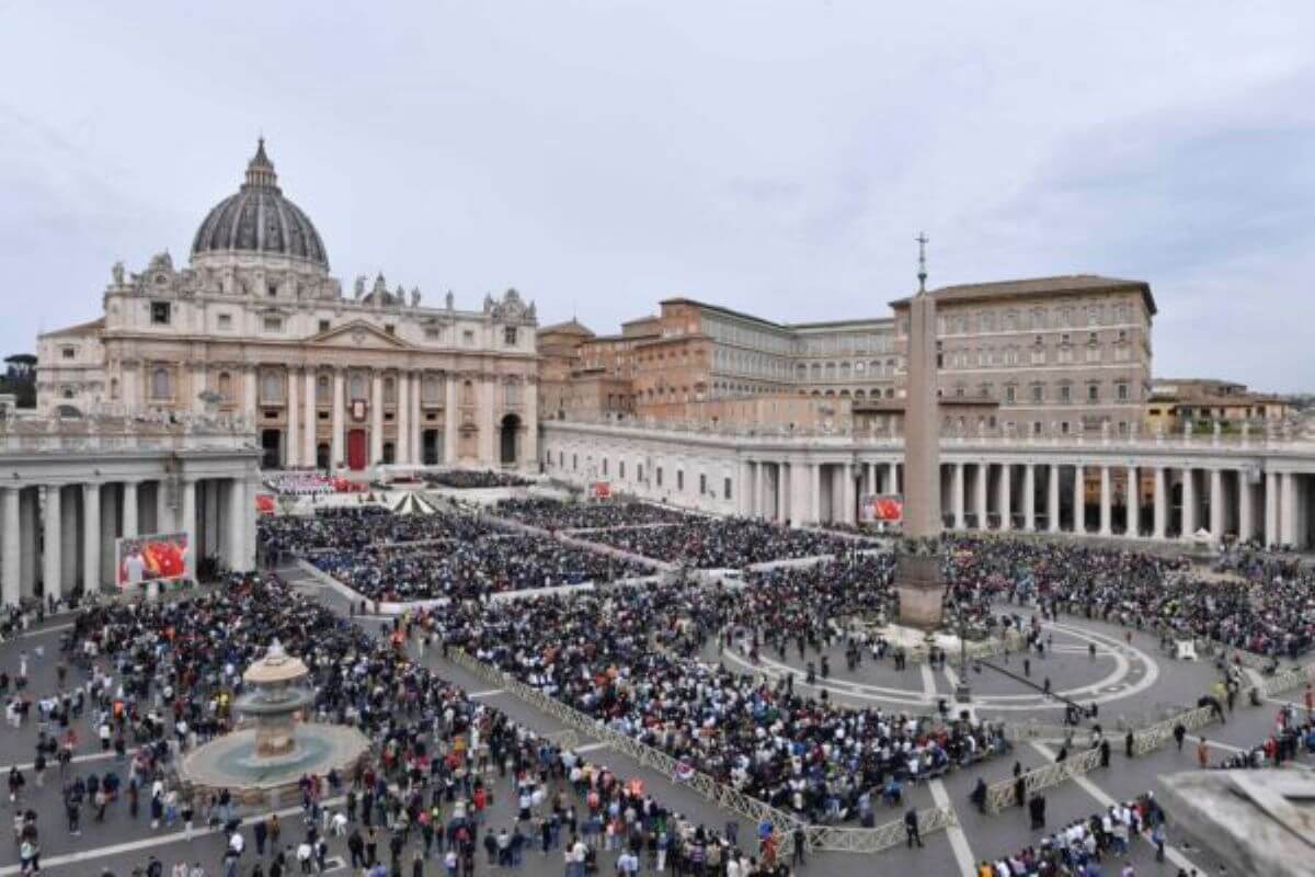Luci e ombre di una chiesa diventata probabilmente troppo umana Luci e ombre di una chiesa diventata probabilmente troppo umana