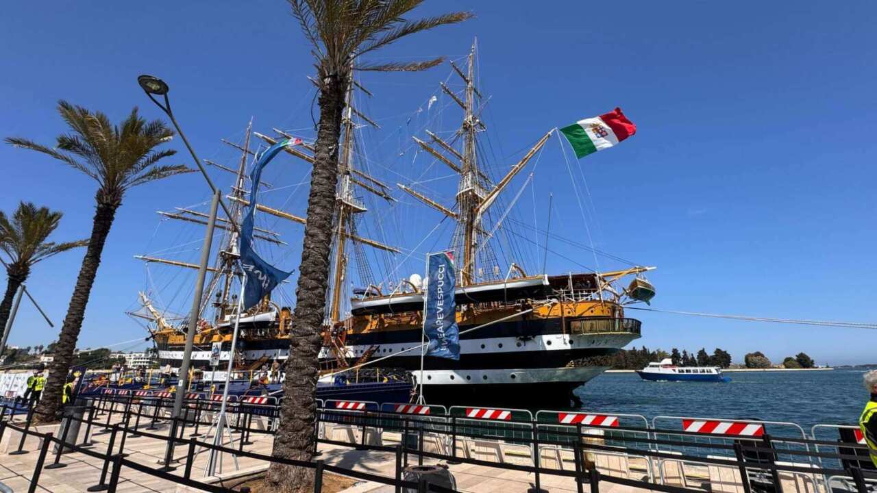 Brindisi, in porto la nave Amerigo Vespucci. Marchionna: «Espressione dell’orgoglio italiano»