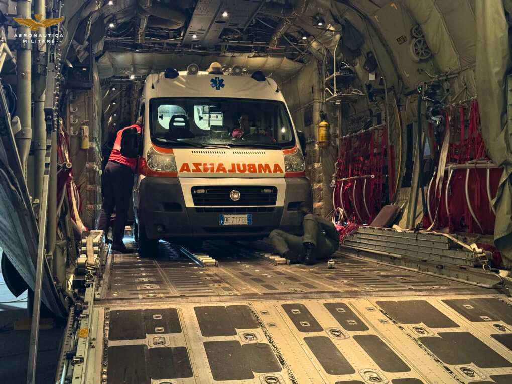 Bari, bimbo di 10 anni rischia la vita: trasportato d’urgenza a Milano con un volo dell’Aeronautica Bari, bimbo di 10 anni rischia la vita: trasportato d’urgenza a Milano con un volo dell’Aeronautica