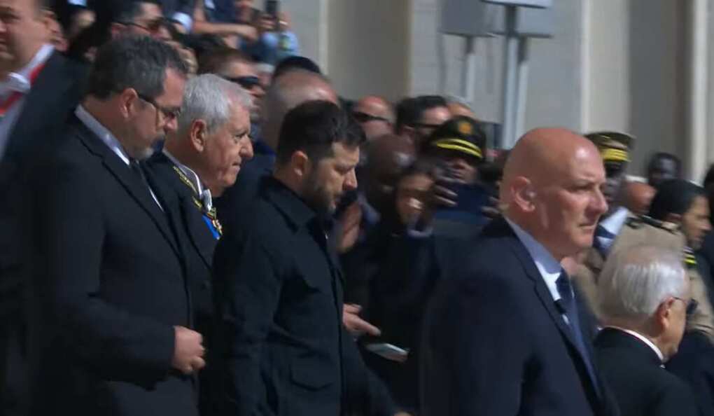 L’addio al Papa, i funerali a San Pietro e l’arrivo a Santa Maria Maggiore – VIDEO L’addio al Papa, i funerali a San Pietro e l’arrivo a Santa Maria Maggiore – VIDEO