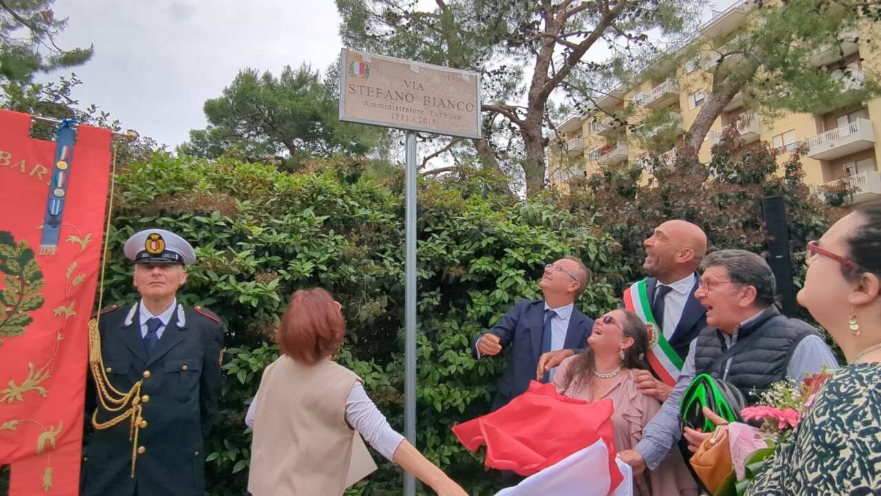 Bari dedica un’area nei pressi di parco 2 Giugno a Stefano Bianco: «Lo ha fortemente voluto» Bari dedica un’area nei pressi di parco 2 Giugno a Stefano Bianco: «Lo ha fortemente voluto»