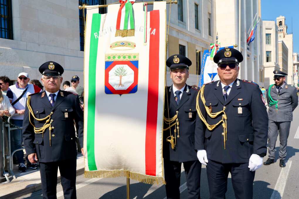 I 164 anni dell’Esercito a Bari, Emiliano: «Forte il legame delle forze armate con la Puglia» – FOTO e VIDEO