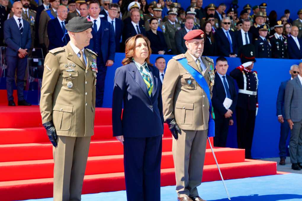 I 164 anni dell’Esercito a Bari, Emiliano: «Forte il legame delle forze armate con la Puglia» – FOTO e VIDEO
