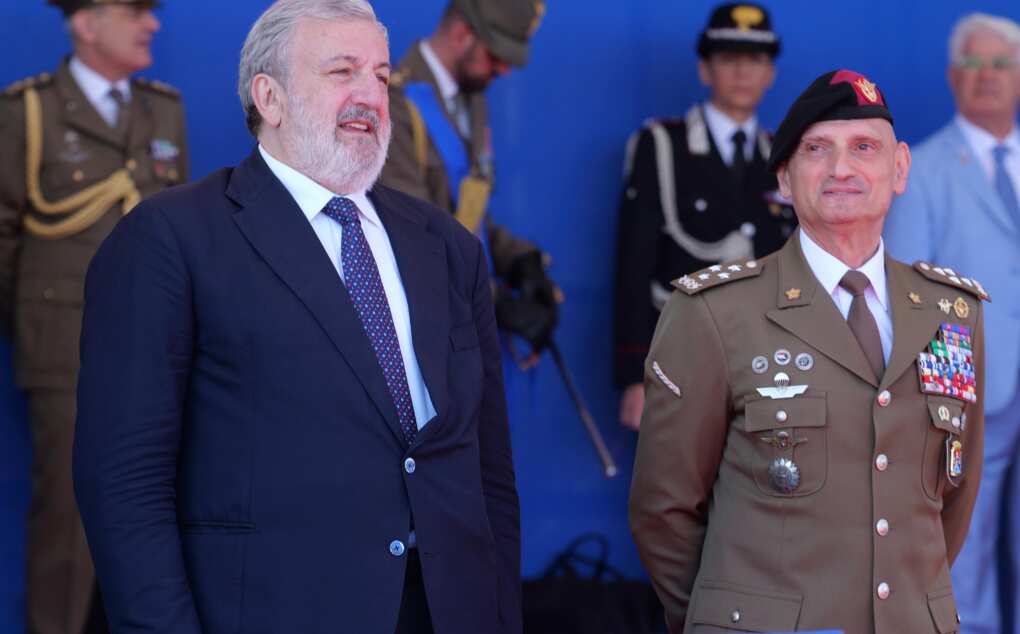 I 164 anni dell’Esercito a Bari, Emiliano: «Forte il legame delle forze armate con la Puglia» – FOTO e VIDEO