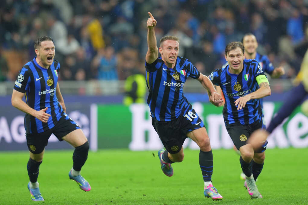 Champions League, l’Inter vola in finale: battuto il Barcellona con il gol di Frattesi ai supplementari 4-3 (7-6) Champions League, l’Inter vola in finale: battuto il Barcellona con il gol di Frattesi ai supplementari 4-3 (7-6)