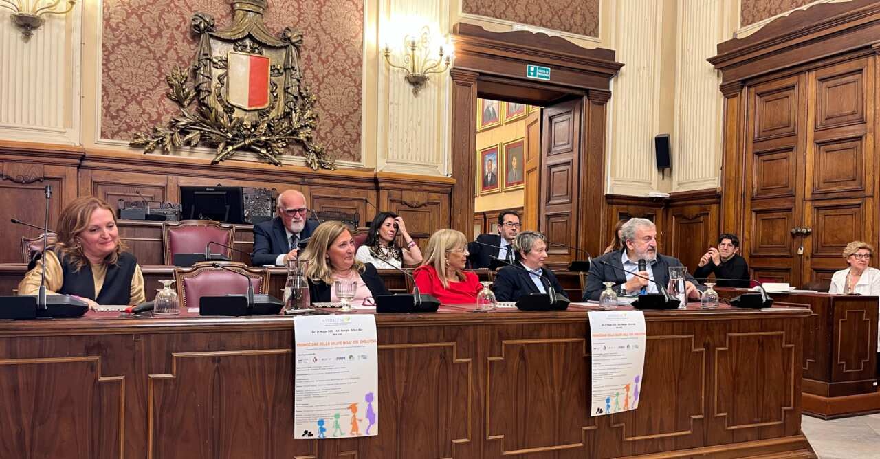 Bari, “Promozione della salute in età evolutiva”: Emiliano al convegno: «Gioventù è speranza» Bari, “Promozione della salute in età evolutiva”: Emiliano al convegno: «Gioventù è speranza»