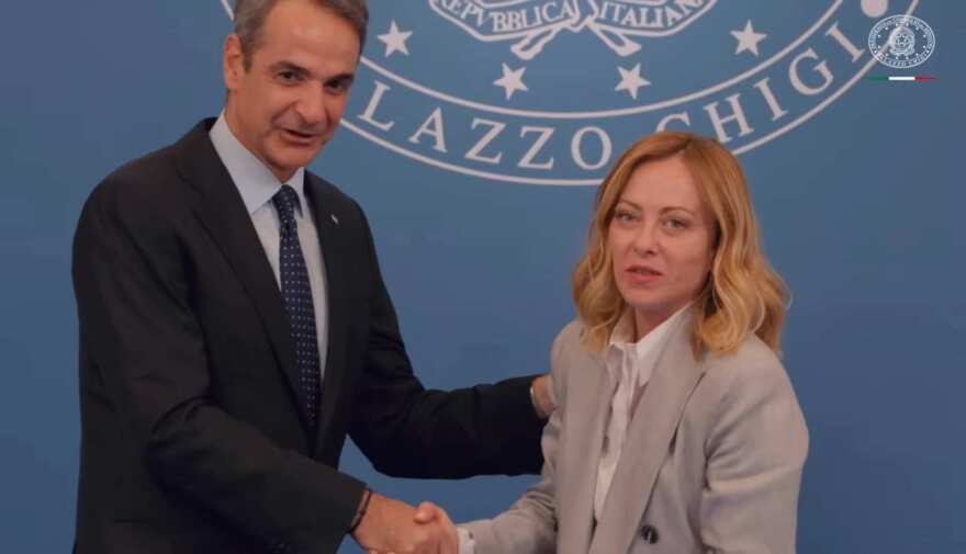 Dalle guerre ai migranti, al vertice Italia-Grecia Meloni incontra il primo ministro Mitsotakis – VIDEO Dalle guerre ai migranti, al vertice Italia-Grecia Meloni incontra il primo ministro Mitsotakis – VIDEO
