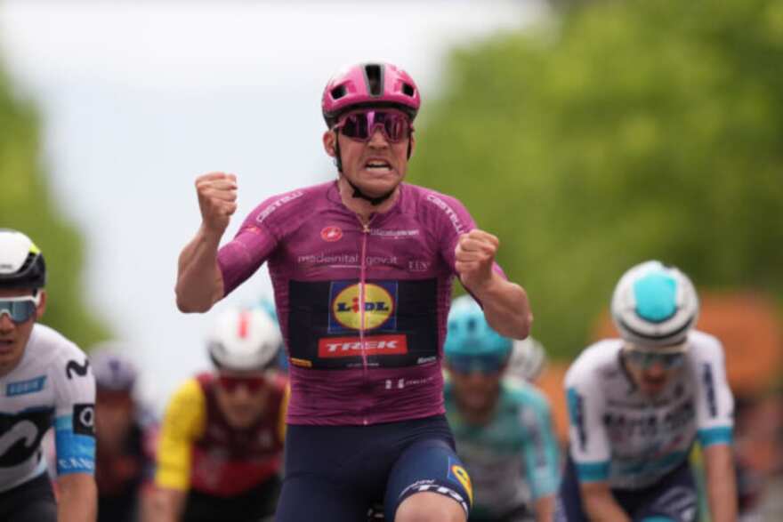 Giro d’Italia 2025, Pedersen in testa: si riprende la maglia rosa. Martedì la quarta tappa in Puglia Giro d’Italia 2025, Pedersen in testa: si riprende la maglia rosa. Martedì la quarta tappa in Puglia