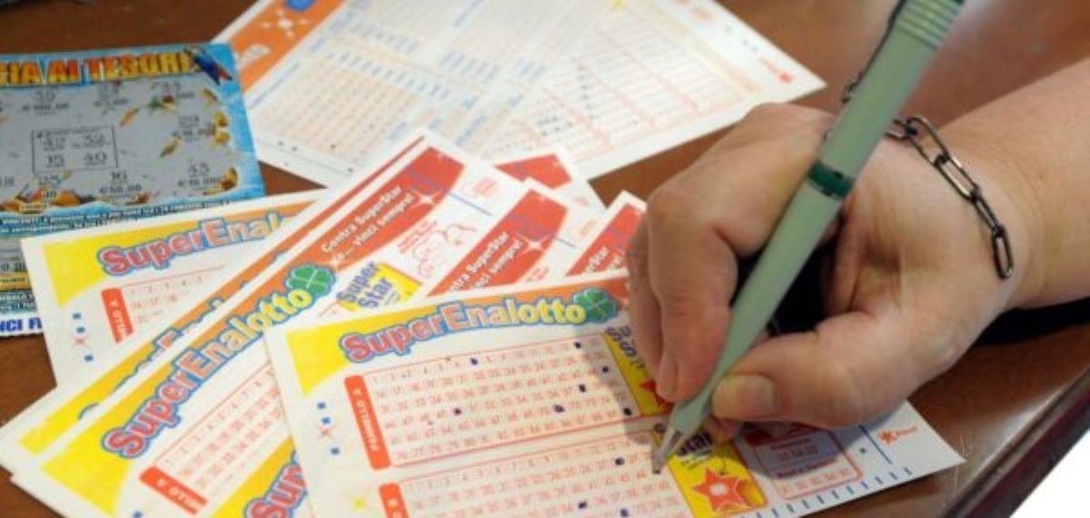 Superenalotto, nessun “6” ma centrato un “5+1” da 553mila euro: ecco i numeri vincenti