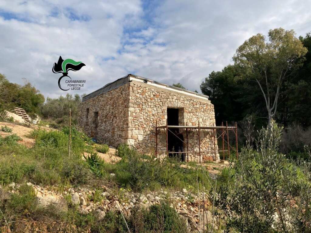 Salve, scoperti due cantieri abusivi in contrada Monacelle: denunciate dieci persone