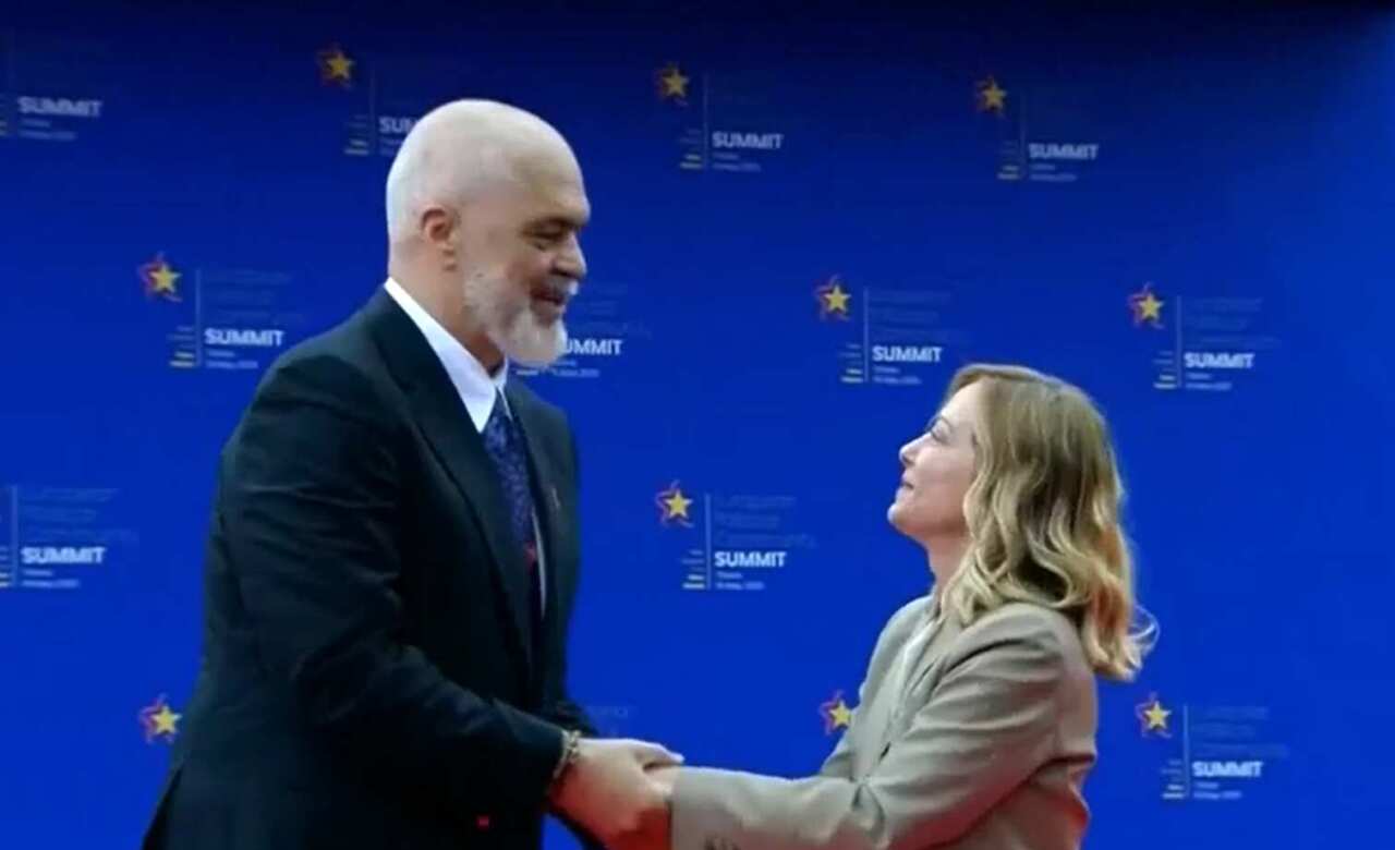 Meloni a Tirana rilancia l’Europa dei popoli, Ue prepara nuove sanzioni dure contro Mosca Meloni a Tirana rilancia l’Europa dei popoli, Ue prepara nuove sanzioni dure contro Mosca