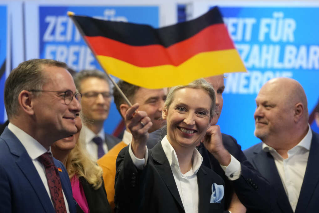 AfD, per i servizi segreti tedeschi il secondo partito del Paese è «pericoloso per la democrazia» AfD, per i servizi segreti tedeschi il secondo partito del Paese è «pericoloso per la democrazia»