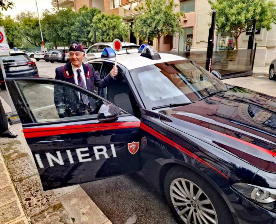 Carabinieri in festa a Galatina, l’appuntato Angelo Greco compie 100 anni: «Esempio di dedizione e coraggio» – FOTO Carabinieri in festa a Galatina, l’appuntato Angelo Greco compie 100 anni: «Esempio di dedizione e coraggio» – FOTO