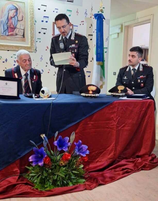 Carabinieri in festa a Galatina, l’appuntato Angelo Greco compie 100 anni: «Esempio di dedizione e coraggio» – FOTO Carabinieri in festa a Galatina, l’appuntato Angelo Greco compie 100 anni: «Esempio di dedizione e coraggio» – FOTO