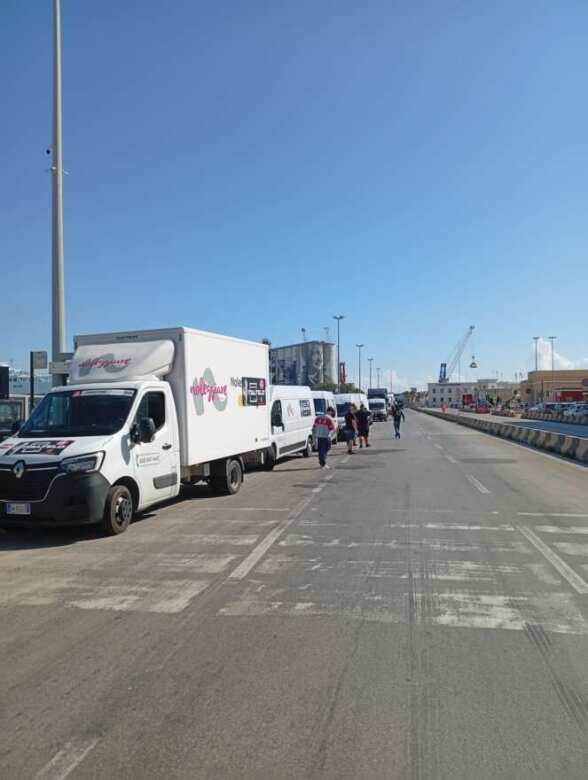 Il Giro d’Italia sbarca in Puglia: la “carovana rosa” è arrivata nei porti di Bari e Brindisi Il Giro d’Italia sbarca in Puglia: la “carovana rosa” è arrivata nei porti di Bari e Brindisi