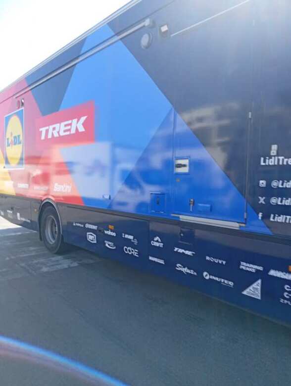 Il Giro d’Italia sbarca in Puglia: la “carovana rosa” è arrivata nei porti di Bari e Brindisi Il Giro d’Italia sbarca in Puglia: la “carovana rosa” è arrivata nei porti di Bari e Brindisi