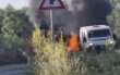 Assalto al portavalori sulla provinciale nel Barese: mezzi in fiamme e colpi d’arma da fuoco – VIDEO