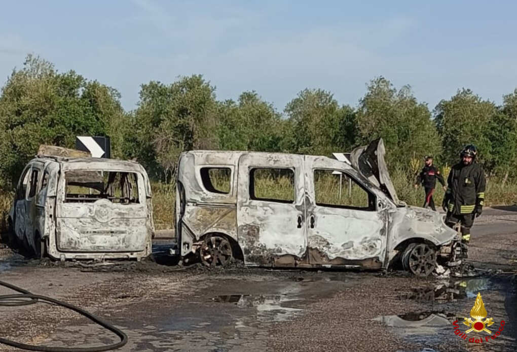 Assalto al portavalori sulla provinciale nel Barese: mezzi in fiamme e colpi d’arma da fuoco – VIDEO