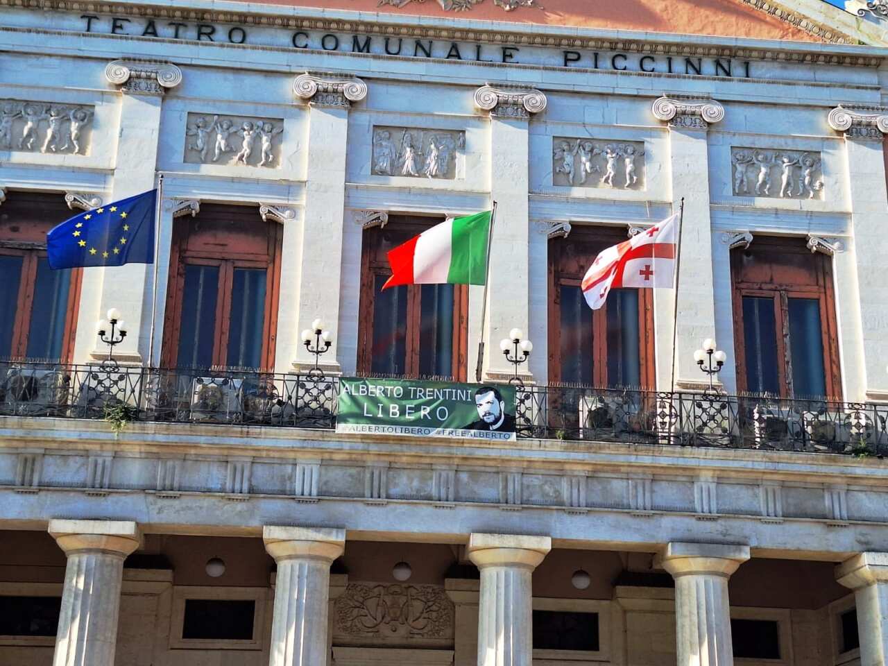 Bari celebra l’anniversario dell’indipendenza della Georgia: la bandiera sventola a Palazzo di Città Bari celebra l’anniversario dell’indipendenza della Georgia: la bandiera sventola a Palazzo di Città