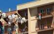 Putignano, la polizia fa rimuovere la bandiera della Palestina al passaggio del Giro d’Italia: «Gravissimo»
