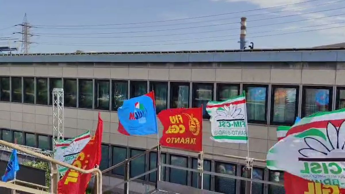 Ex Ilva, i sindacati non saranno all’incontro sulla cigs al Ministero: «Ci convochi Palazzo Chigi»