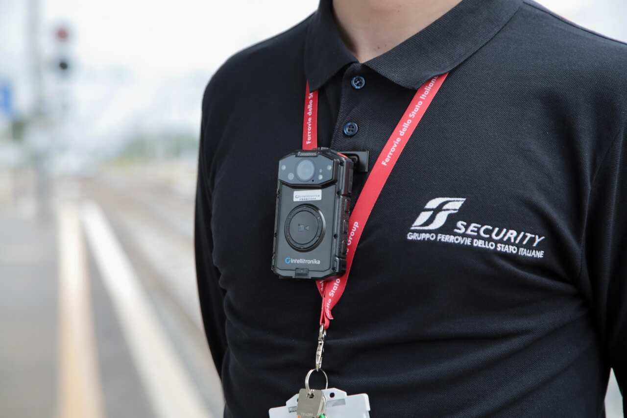 FS Italiane testa le bodycam in Puglia per la sicurezza del personale e dei passeggeri sui treni – FOTO