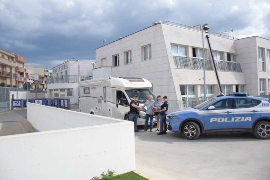 Andria, rubato il camper a una coppia di turisti tedeschi: la polizia lo ritrova dopo mezz’ora