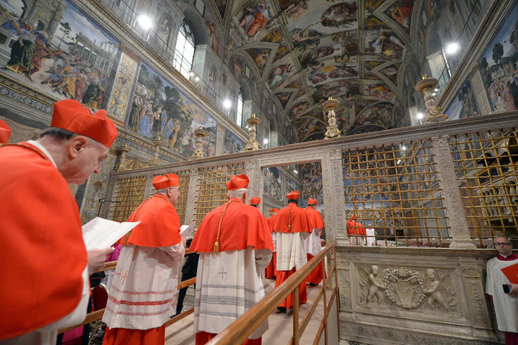 Conclave, i cardinali prendono tempo: lunedì raddoppiano le congregazioni Conclave, i cardinali prendono tempo: lunedì raddoppiano le congregazioni