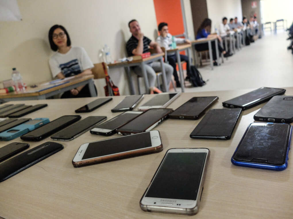 La proposta del ministro Valditara all’Europa: «Niente cellulari a scuola fino ai 14 anni» La proposta del ministro Valditara all’Europa: «Niente cellulari a scuola fino ai 14 anni»
