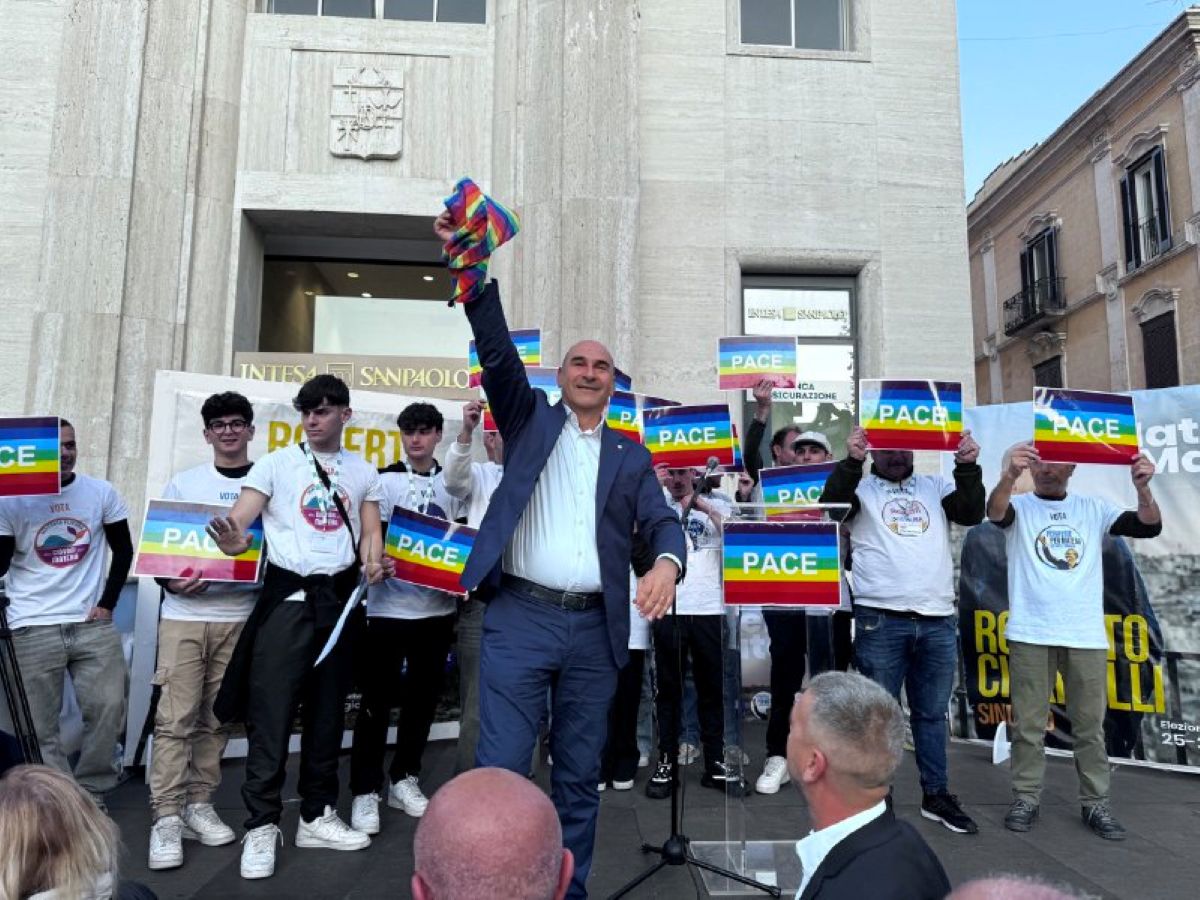 Comunali a Matera, grande successo per il comizio di Cifarelli. Per i 5 Stelle arriva Conte Comunali a Matera, grande successo per il comizio di Cifarelli. Per i 5 Stelle arriva Conte