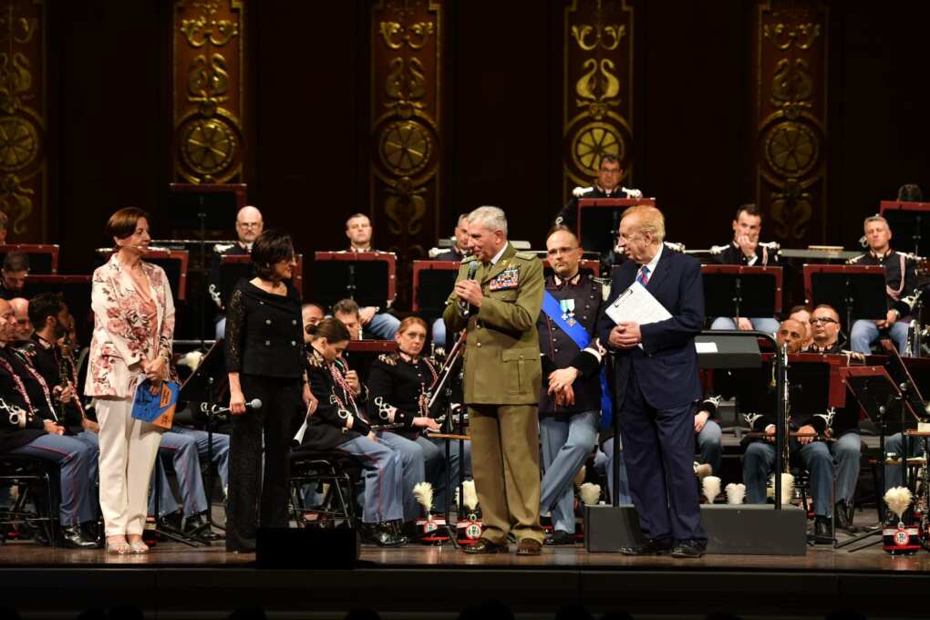 Bari, i 164 anni dell’Esercito: al Petruzzelli il concerto a sostegno della Fondazione Veronesi Bari, i 164 anni dell’Esercito: al Petruzzelli il concerto a sostegno della Fondazione Veronesi