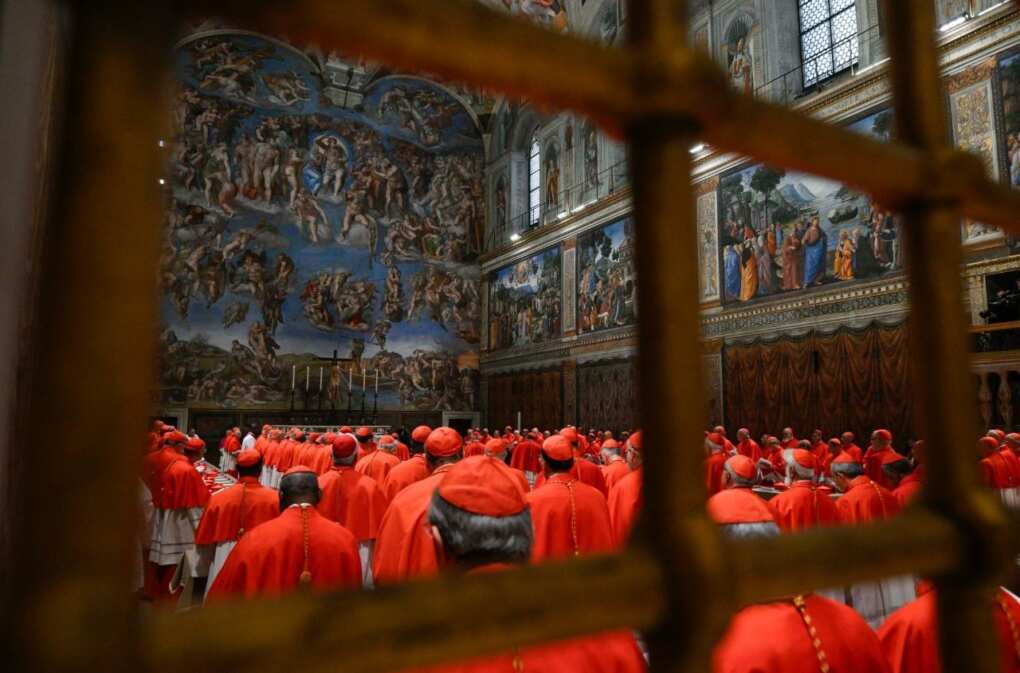 Conclave, il monito del cardinale Re: «Il nuovo pontefice risvegli le coscienze» Conclave, il monito del cardinale Re: «Il nuovo pontefice risvegli le coscienze»