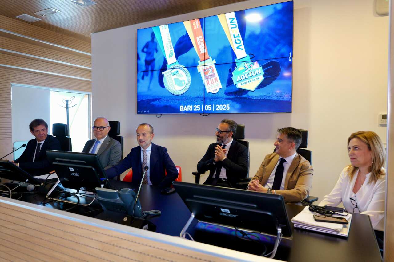 A Bari torna la Med Marathon: nel fine settimana runners da 32 Paesi corrono in Puglia – VIDEO