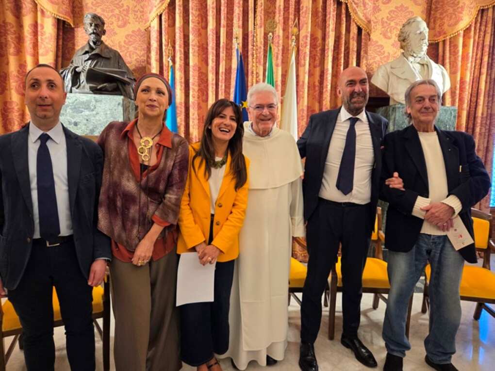 Bari, il Corteo storico di San Nicola: Antonella Ruggiero madrina, chiude la voce di papa Francesco Bari, il Corteo storico di San Nicola: Antonella Ruggiero madrina, chiude la voce di papa Francesco